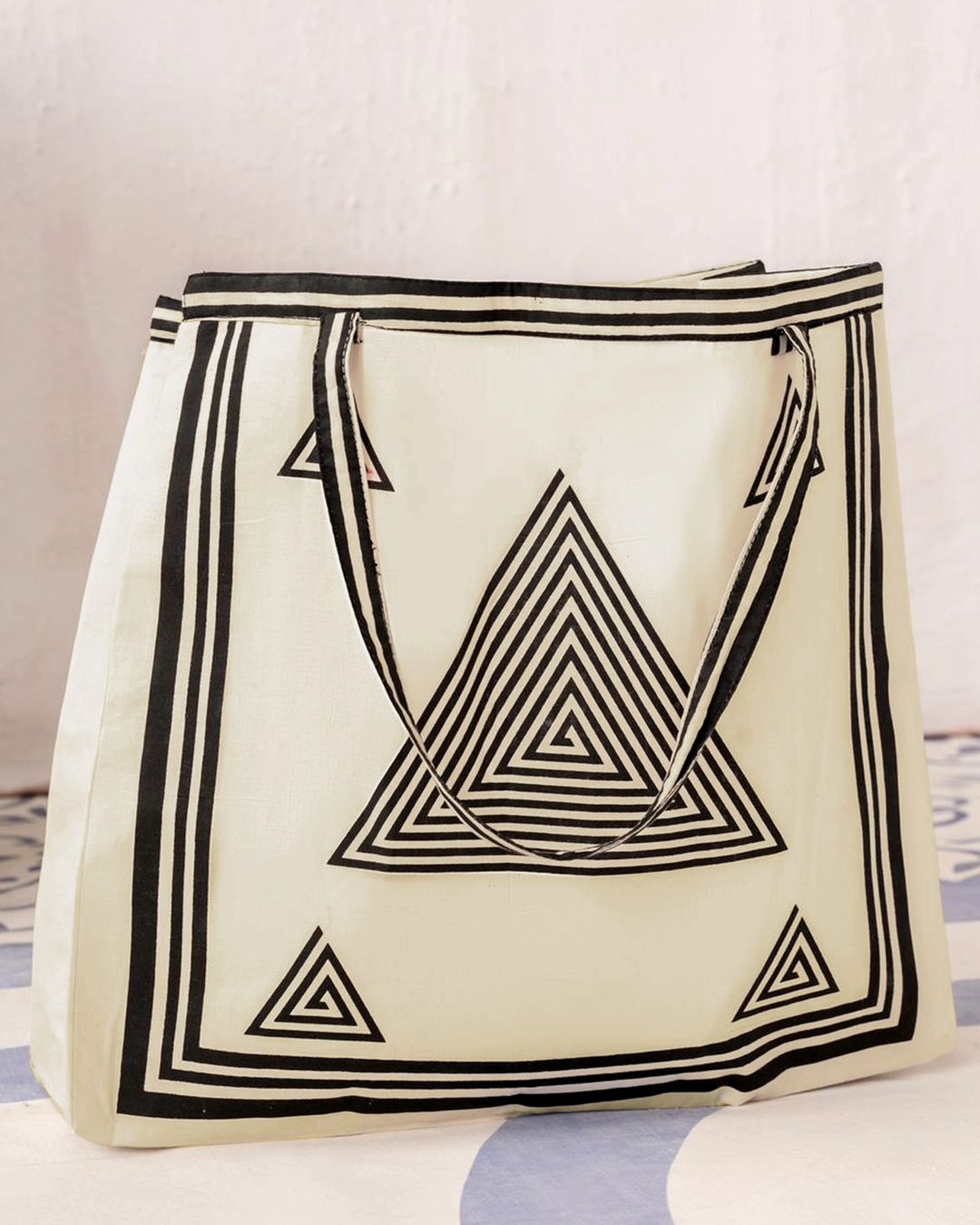 Free Hand Bag+Pyramid Design 2Pcs Stitched Suits